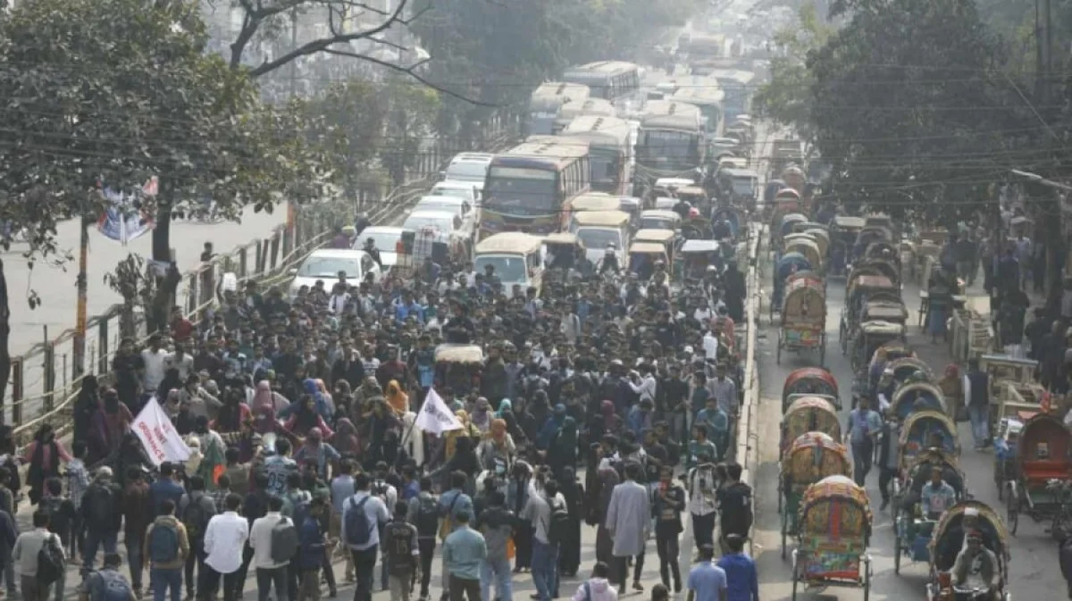 Seven College Students Block Roads at Multiple Points in Capital, Severe Traffic Jam