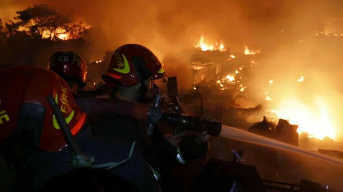 Fire brought under control after over five hours as Karail slum residents lament losses