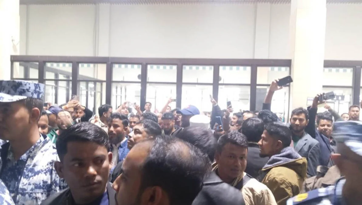 Chaos at Shah Amanat Airport as Stranded Passengers Protest Flight Disruptions