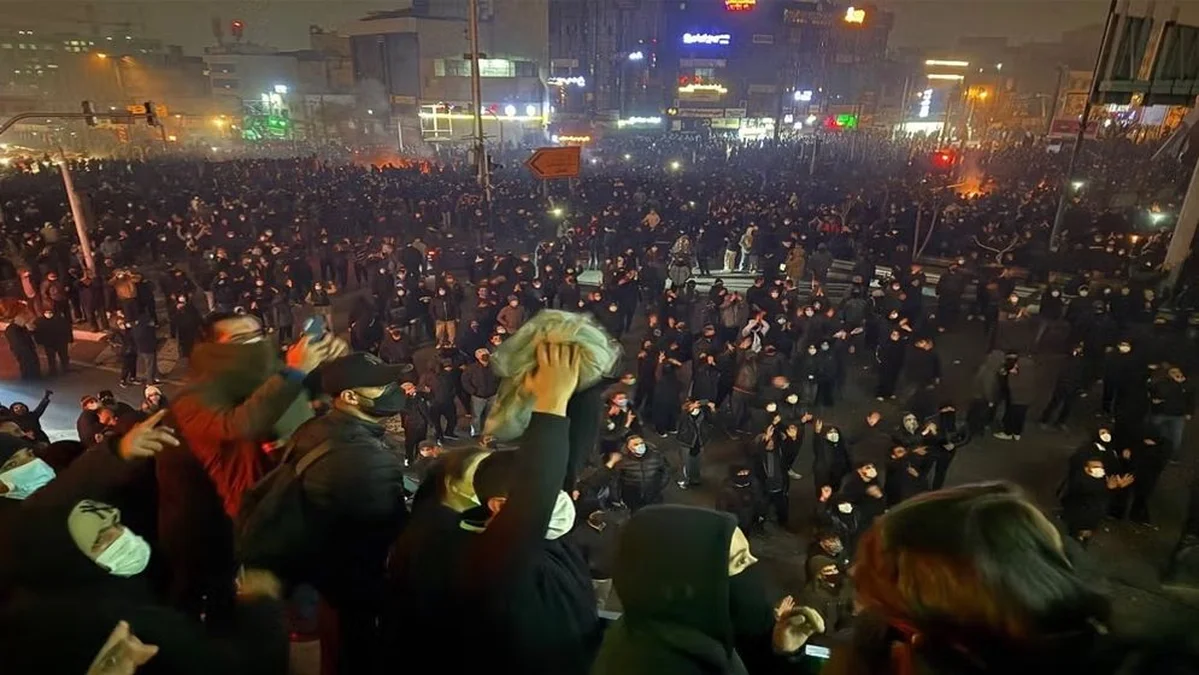 Gunfire Targeting Protesters in Iran, Fears of 2,000 Deaths