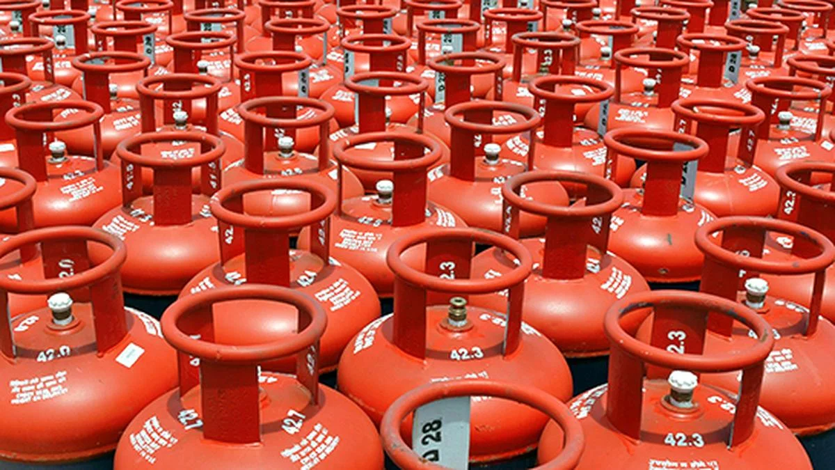 LPG Shortage: Tk 1,200 Cylinder Sells Above Tk 2,000