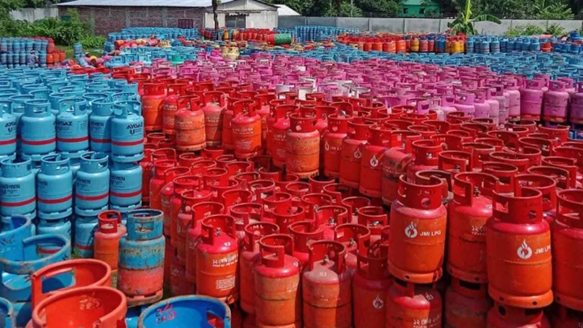 4,800 crore taka looted from consumers in one month through 12-kg cylinders.