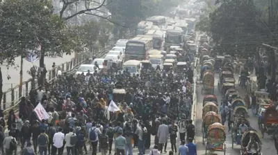 Seven College Students Block Roads at Multiple Points in Capital, Severe Traffic Jam